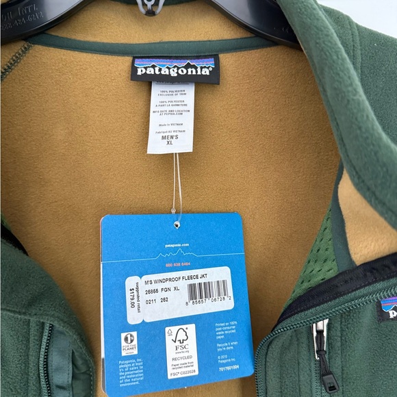 NWT Patagonia Men's Forest Green Performance Jacket - Picture 6 of 6